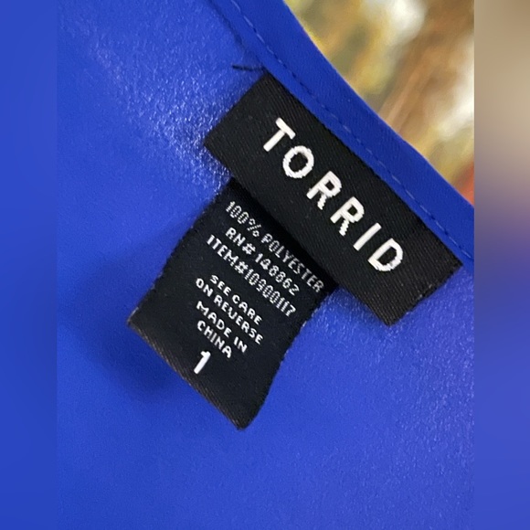TORRID Electric Blue Chiffon Top with Strappy Shoulder Detail, Size 1 - Picture 4 of 4